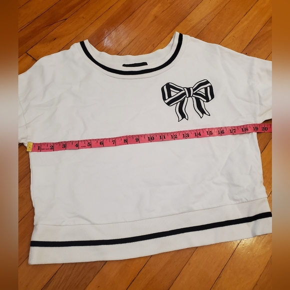 Boutique Moschino white & black 3/4 sleeves top. Bow print. Crop. Size 8. - Picture 10 of 11